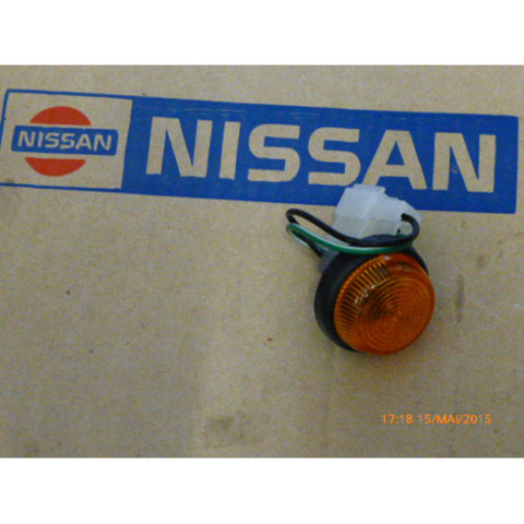 Повторитель поворота на крыле Nissan Sunny 1 B11