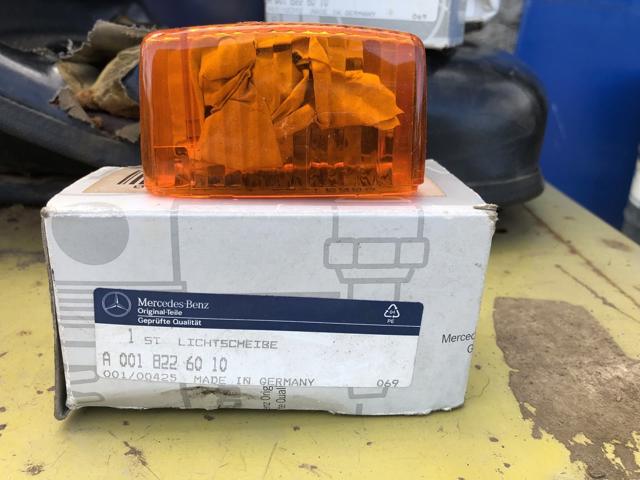 Стекло указателя поворота левого A0018226010 MERCEDES
