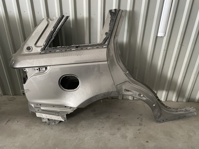 Крыло правое заднее LR044372 LAND ROVER
