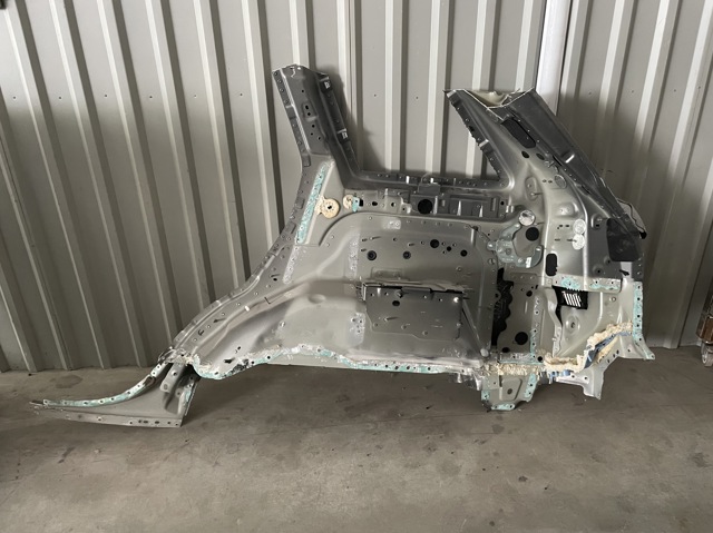 LAND ROVER LR044372 Крыло заднее правое в наличии Украина