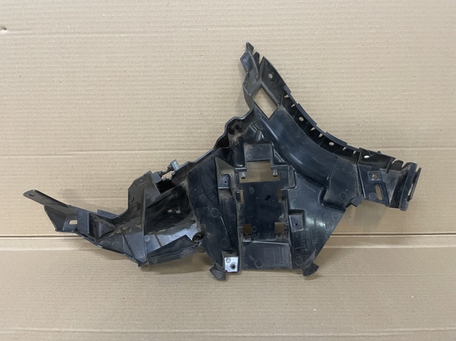 Кронштейн бампера заднего, левый LR114959 LAND ROVER