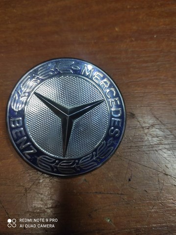 Фирменный значек капота 1298880116 MERCEDES