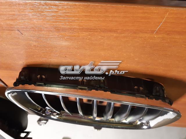 51137200168 BMW Решетка радиатора правая купить в Львов