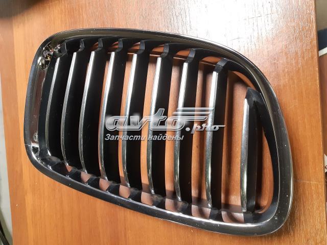 Решетка радиатора правая 51137200168 BMW
