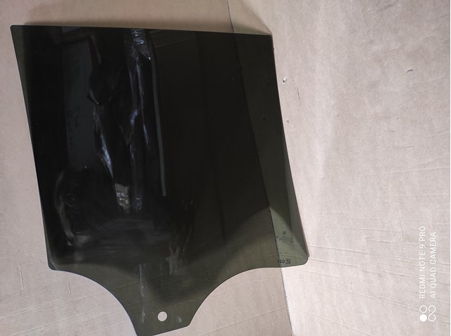 Стекло задней двери, левой 51357416971 BMW