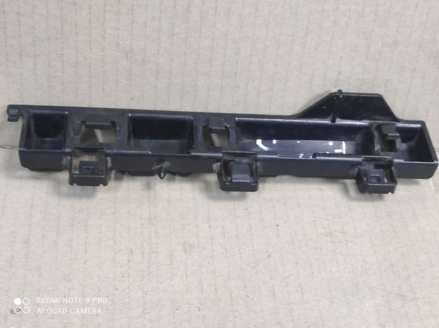 51777294888 BMW Кронштейн наружной накладки порога правой купить в Чернигов