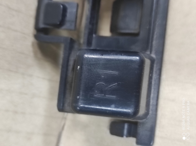 BMW 51777294888 Кронштейн наружной накладки порога правой в наличии Кривой Рог