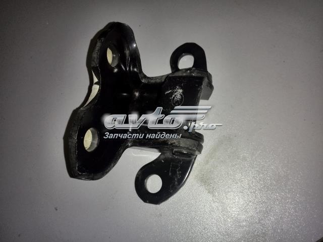 Петля двери передней 6875035041 TOYOTA