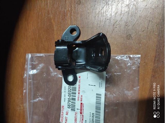 Петля двери задней левой 687800E020 TOYOTA