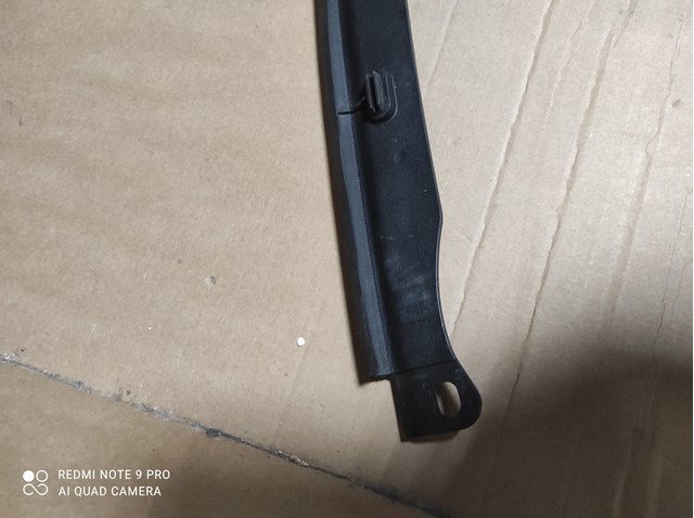 VAG 80A823125 Уплотнитель капота в наличии Хмельницкий