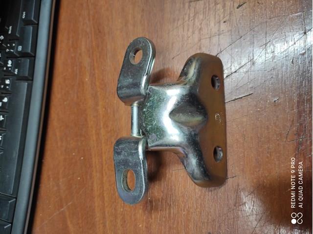 Петля передней двери левая A046057 HYUNDAI