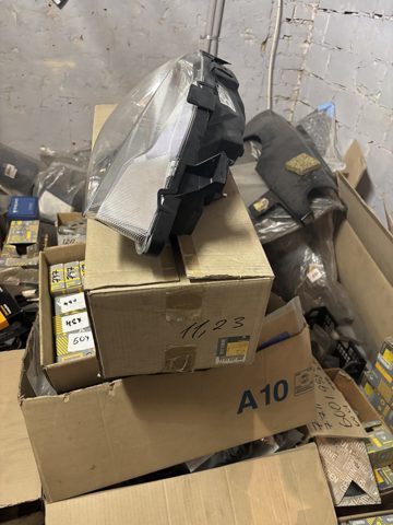 7701047095 RENAULT Правая фара купить в Днепр