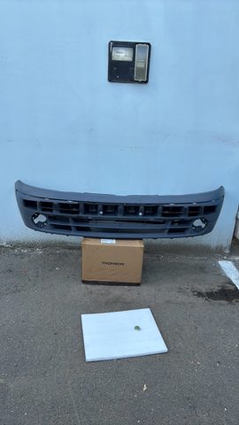 Передний бампер 7701056418 RENAULT
