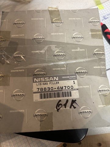 NISSAN 788304M700 Лючок бензобака (топливного бака) в наличии Днепр