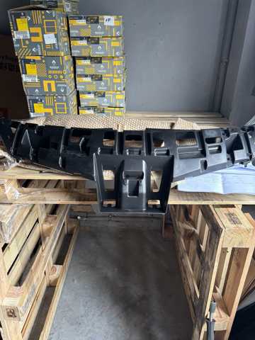Центральная решетка переднего бампера 8200682290 RENAULT