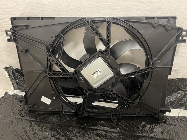 Диффузор радиатора охлаждения в сборе с мотором 16360F0090 TOYOTA