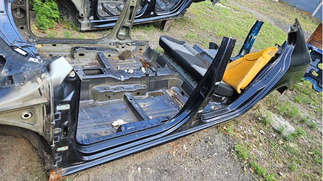Стойка боковая 3T5809605B VAG