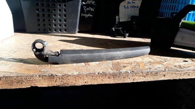 Поводок дворника заднего стекла 8R0955407 VAG