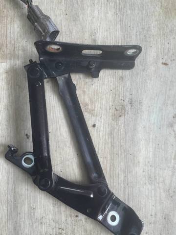 GS1D52720B MAZDA Петля крышки багажника купить в Днепр