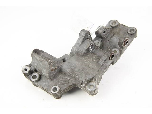 Кронштейн крепления генератора Митсубиси Аутлендер II XL