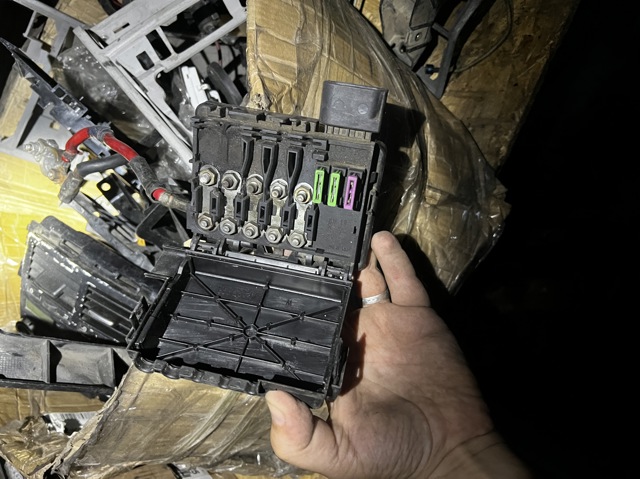 Коробка предохранителей 1J0937550 VAG