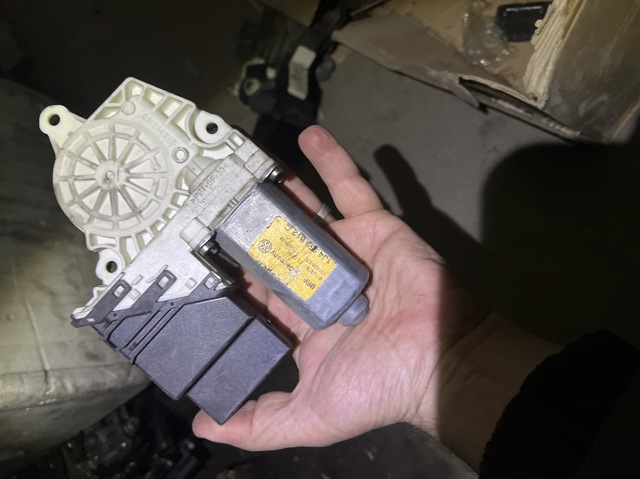  Механизм стеклоподъемника правой задней двери 1J4959812C VAG