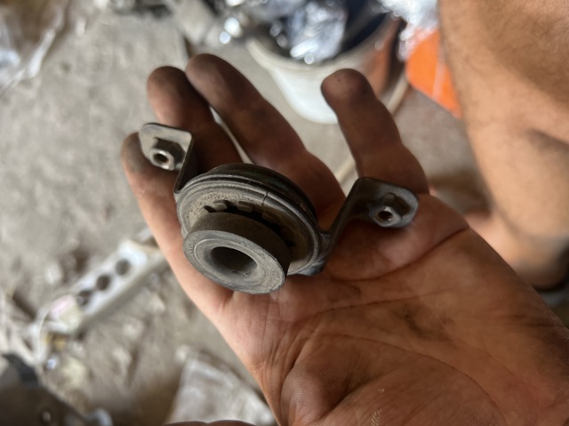 Подушка крепления радиатора верхняя 25333C1000 HYUNDAI