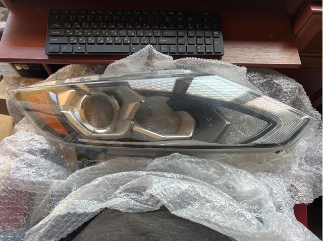 Фара основная правая 260106MA0A NISSAN