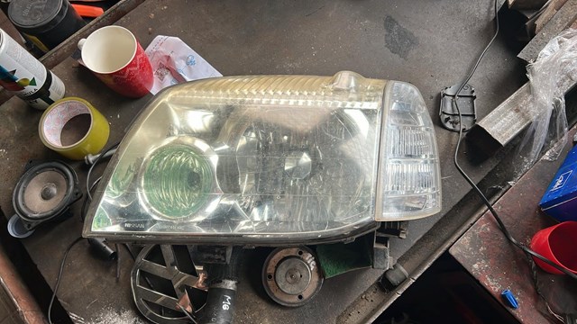 Фара левая передняя 260608H925 NISSAN