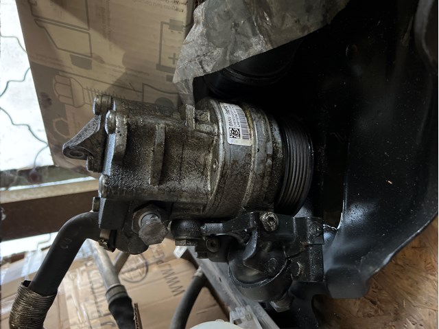 Насос гидроусилителя руля (ГУР) 32416767244 BMW