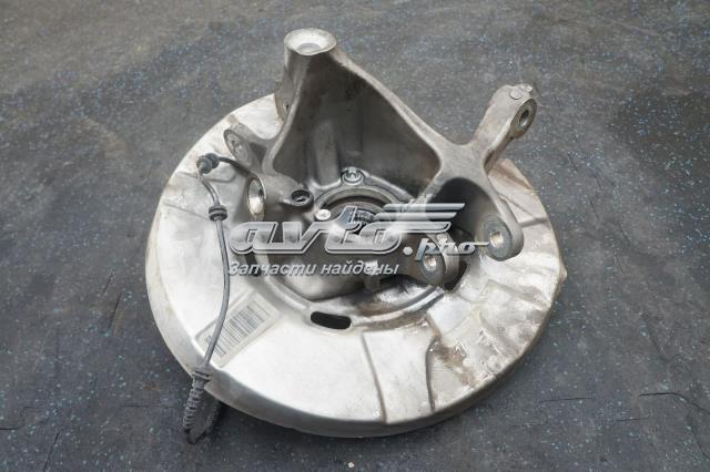 Цапфа правая 33326796498 BMW