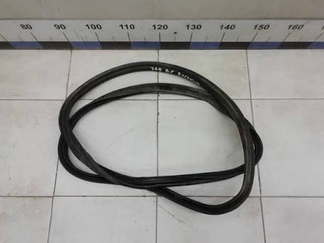 Уплотнитель крышки багажника 3B5827705G VAG