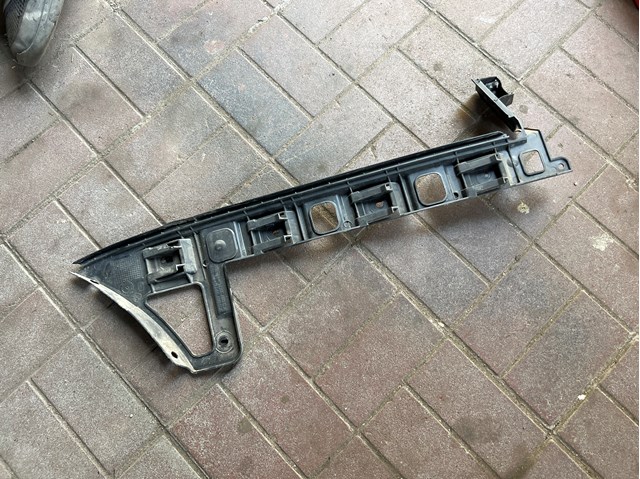 Кронштейн бампера заднего, внешний левый 3C5807393D VAG
