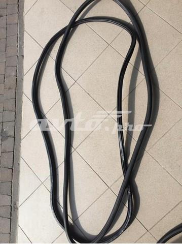 Уплотнитель двери передней, на (кузове) 4G0831721A VAG