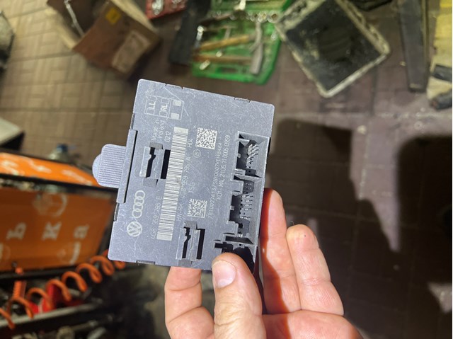 Блок комфорта задней двери 4G8959795D VAG
