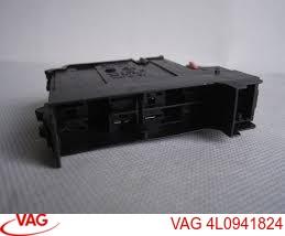 Блок предохранителей задний, салонный 4L0941824 VAG