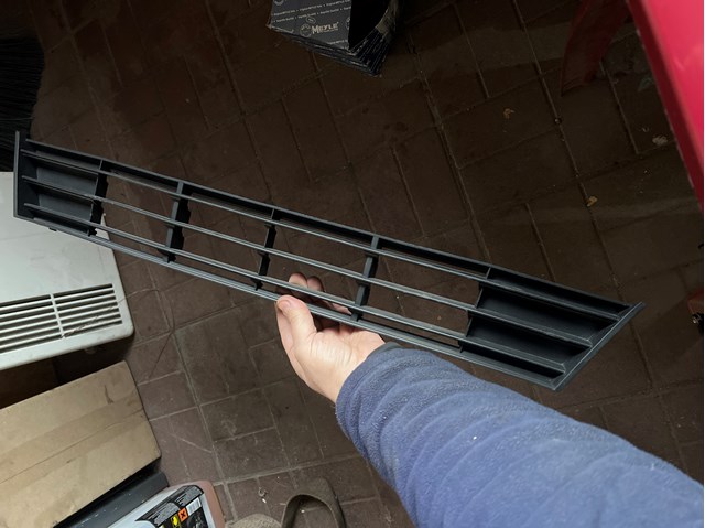 51117331724 BMW Решетка бампера переднего центральная купить в Кривой Рог