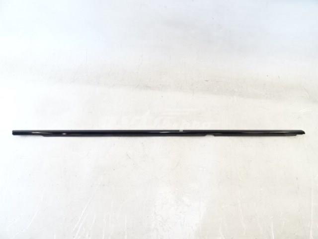 Молдинг опускного стекла нижний, двери задней, правой 51357258294 BMW