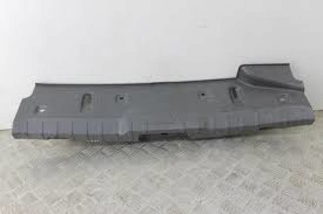 Облицовка задней панели багажника 51479113340 BMW