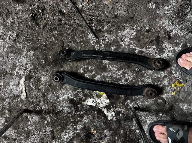 Задняя поперечная тяга 551003Q000 HYUNDAI