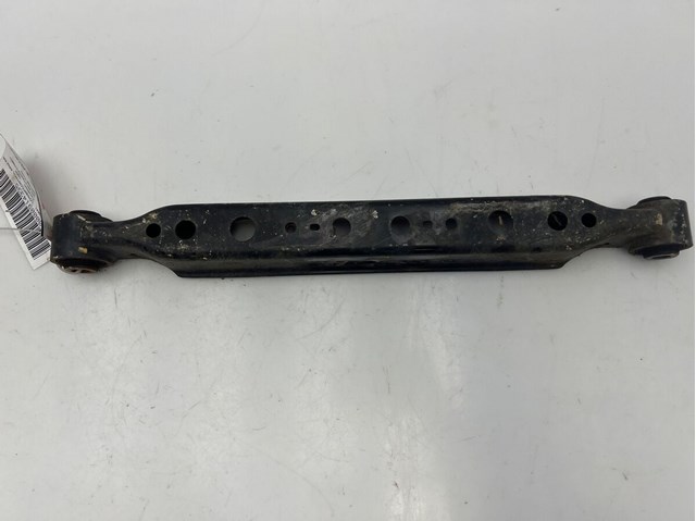 Рычаг задней подвески нижний, правый 551104BA0A NISSAN