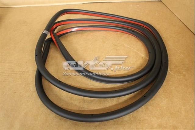 Уплотнитель двери задней, левой (на двери) 5N0839701A5AP VAG