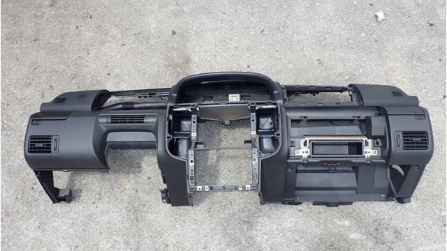 Панель приборная торпеды 681008H811 NISSAN