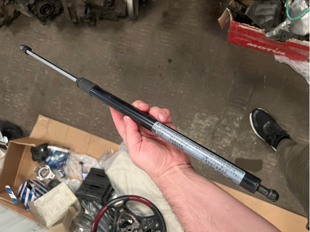 Газовый упор багажника 689500W510 TOYOTA