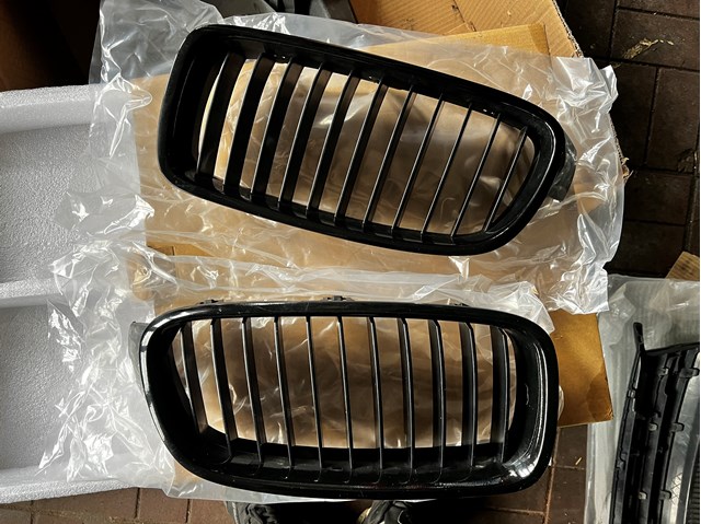 Решетка радиатора правая 7295436 BMW