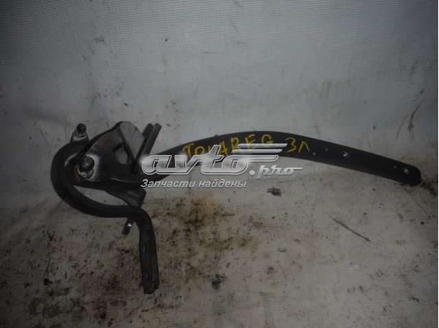 Детали багажника (петли и упор крышки) 7L6827301E VAG