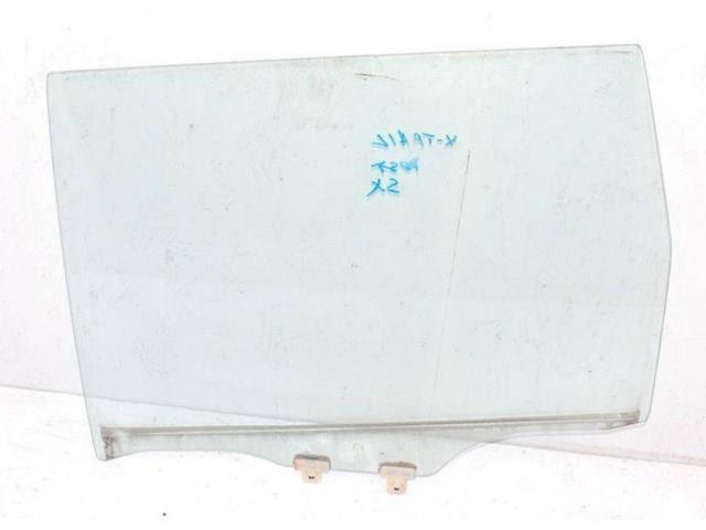 Стекло задней двери, левой 823018H300 NISSAN