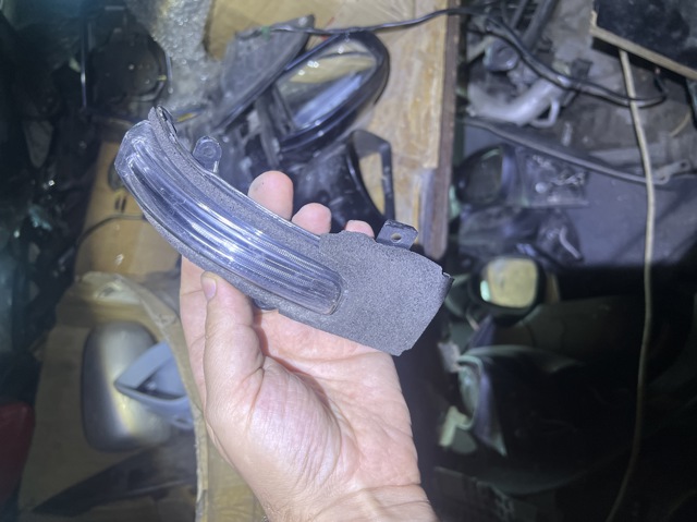 Указатель поворота зеркала, правый 8351A068 MITSUBISHI