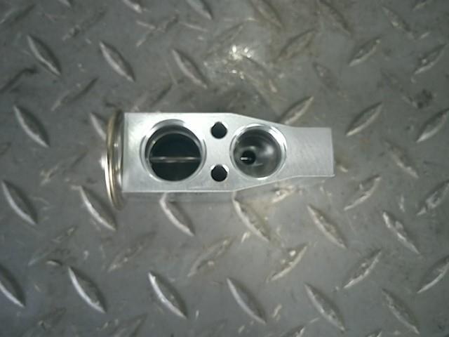 Клапан TRV, кондиционера 8851568010 TOYOTA