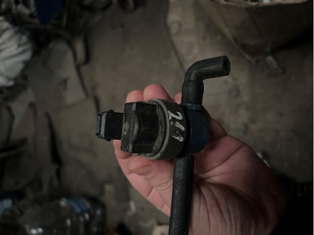 Клапан адсорбера топливных паров A0004703393 MERCEDES